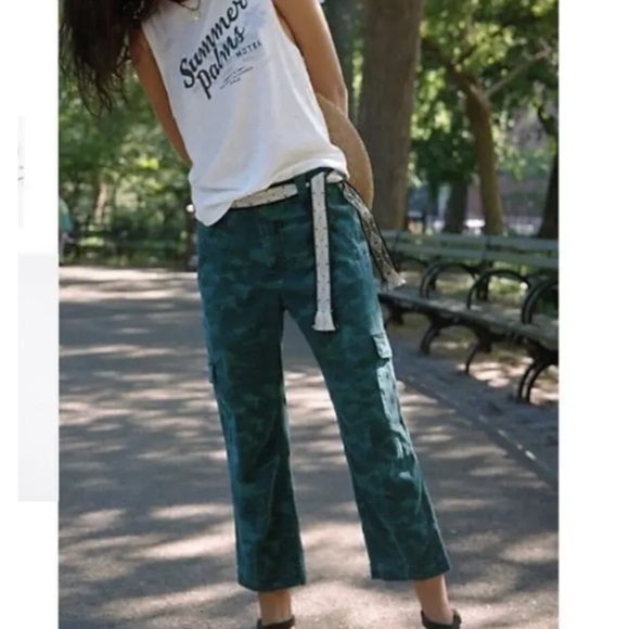 Anthropologie Austin Camo High Rise Cargo Cropped Pants in Green. - Picture 1 of 12